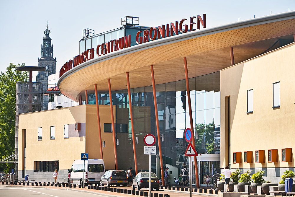 UMCG hoofdingang dag.jpg